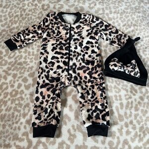 Leopard Print Kids Onesie with Hat, Size 6 mo